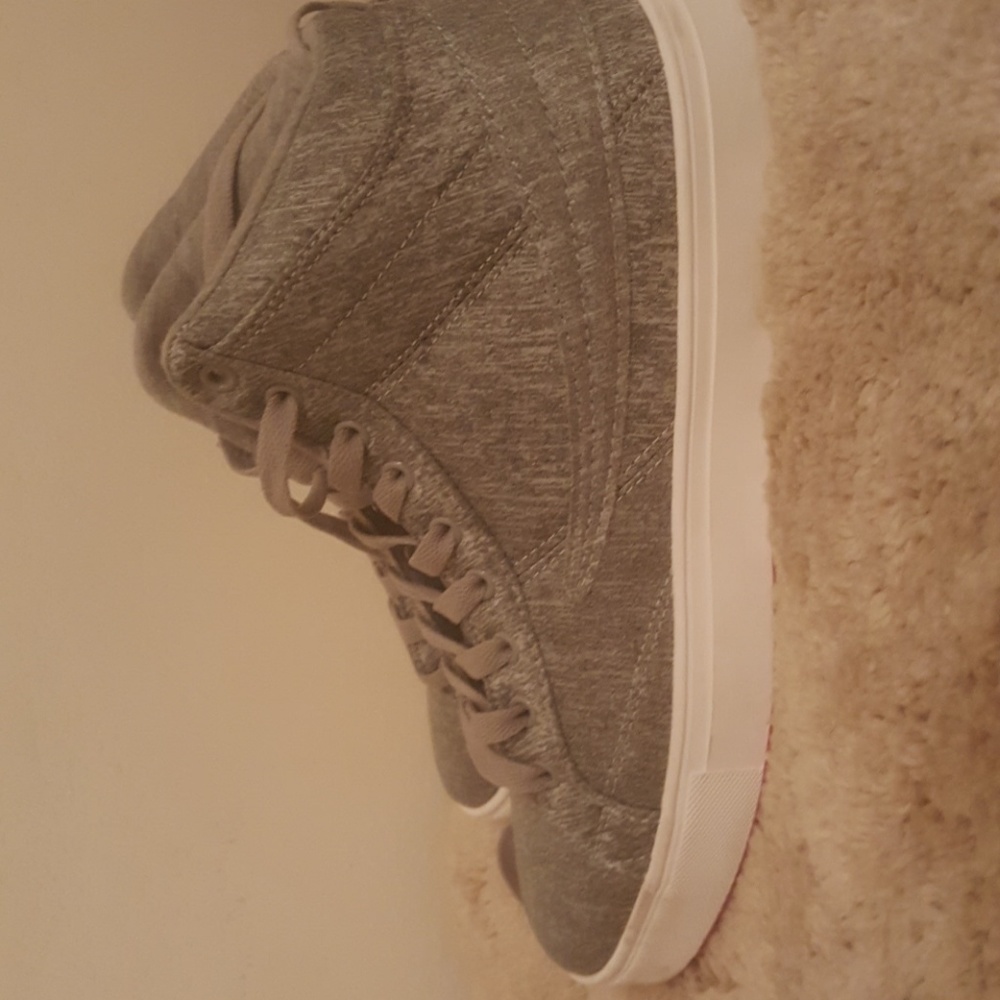Shoes - Picture 3 of 4